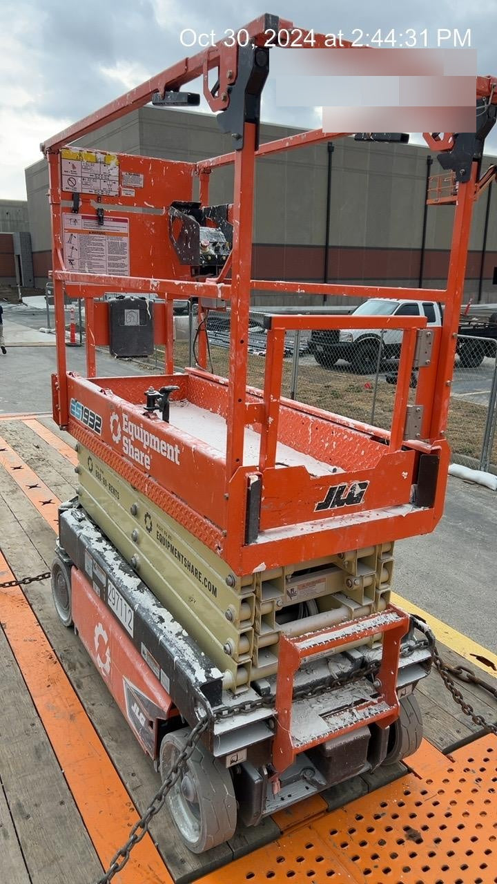 2023 JLG ES1932