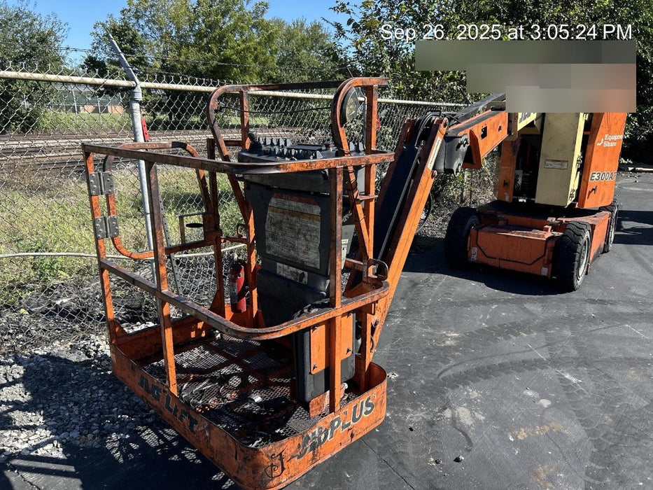 2019 JLG E300AJP