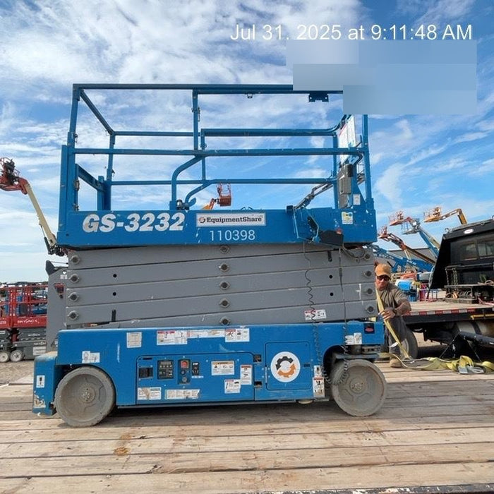 2020 Genie GS-3232 Standard, Folding half height swing gate, 800W Inverter