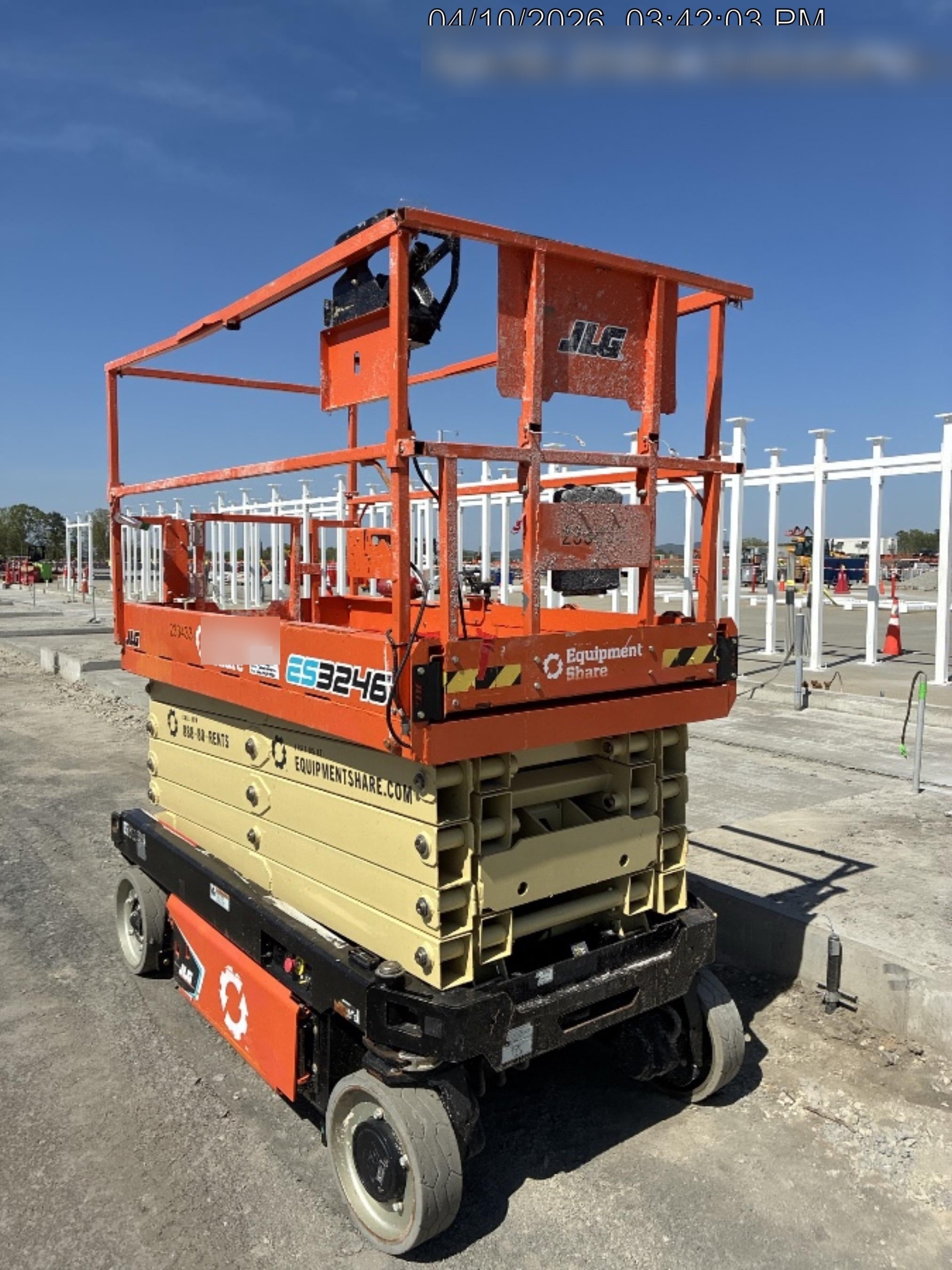 2022 JLG ES3246