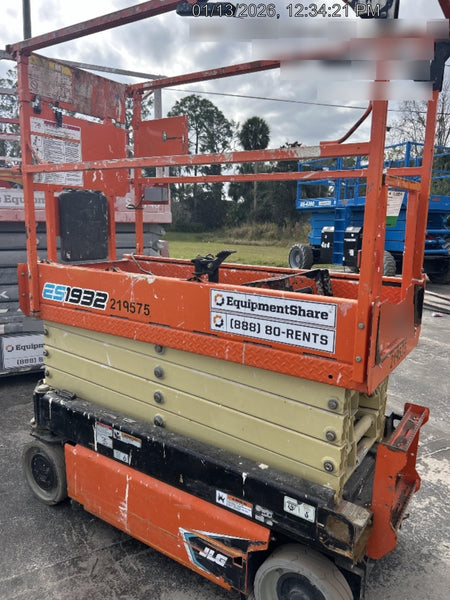 2022 JLG ES1932
