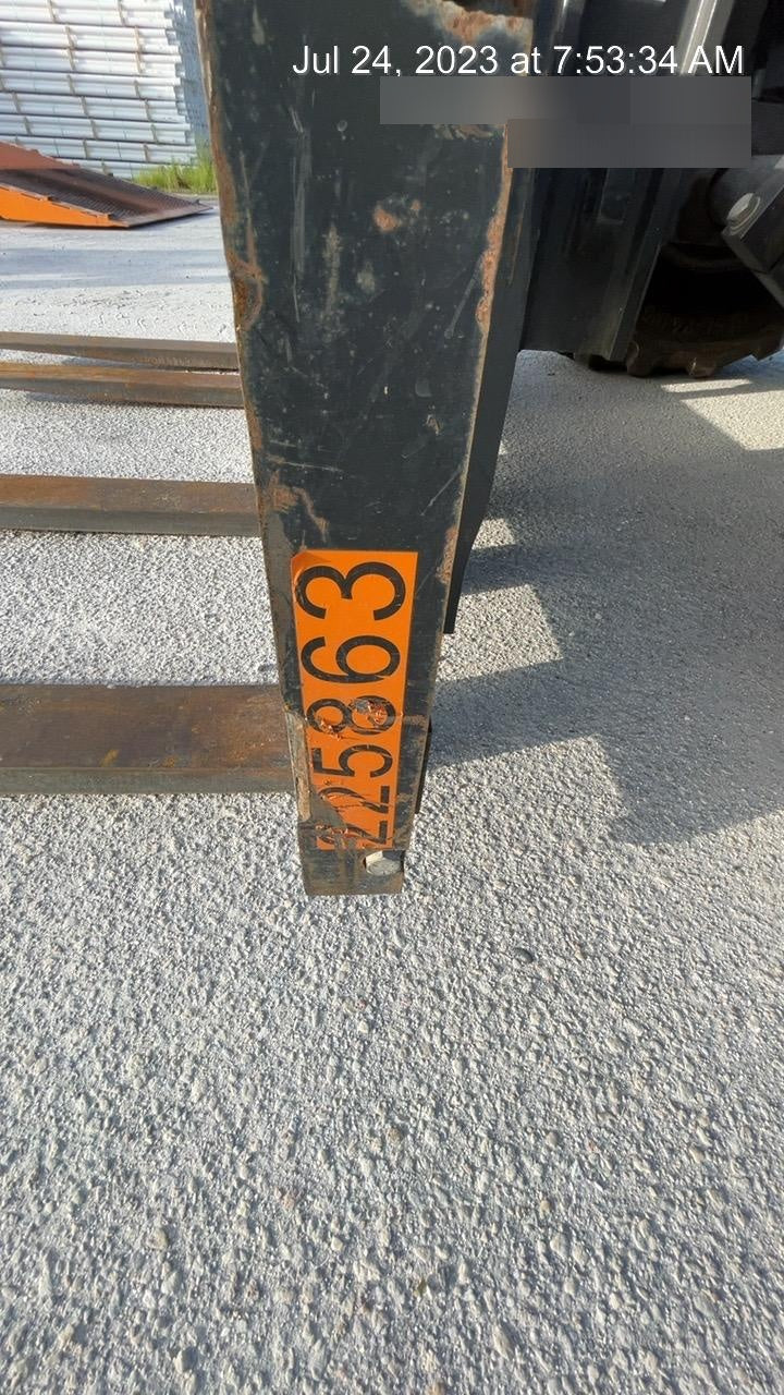 2022 CASE 588H