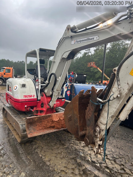 2022 TAKEUCHI TB250-2R