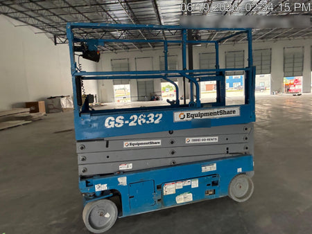 2019 Genie GS-2632 Folding rails with half height swing gate
