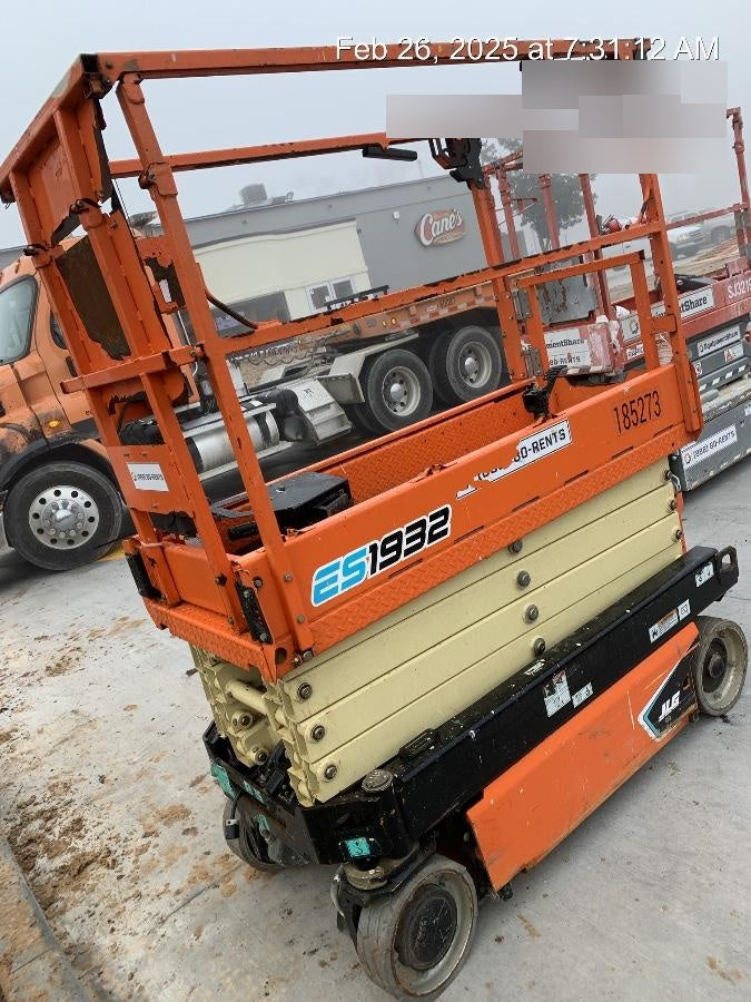 2021 JLG ES1932