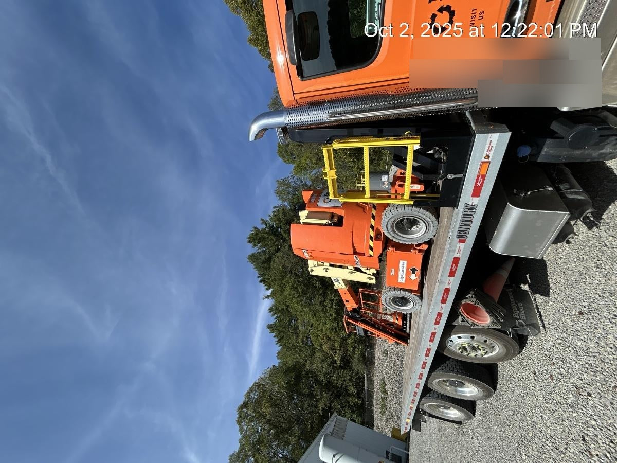 2022 JLG E300AJP