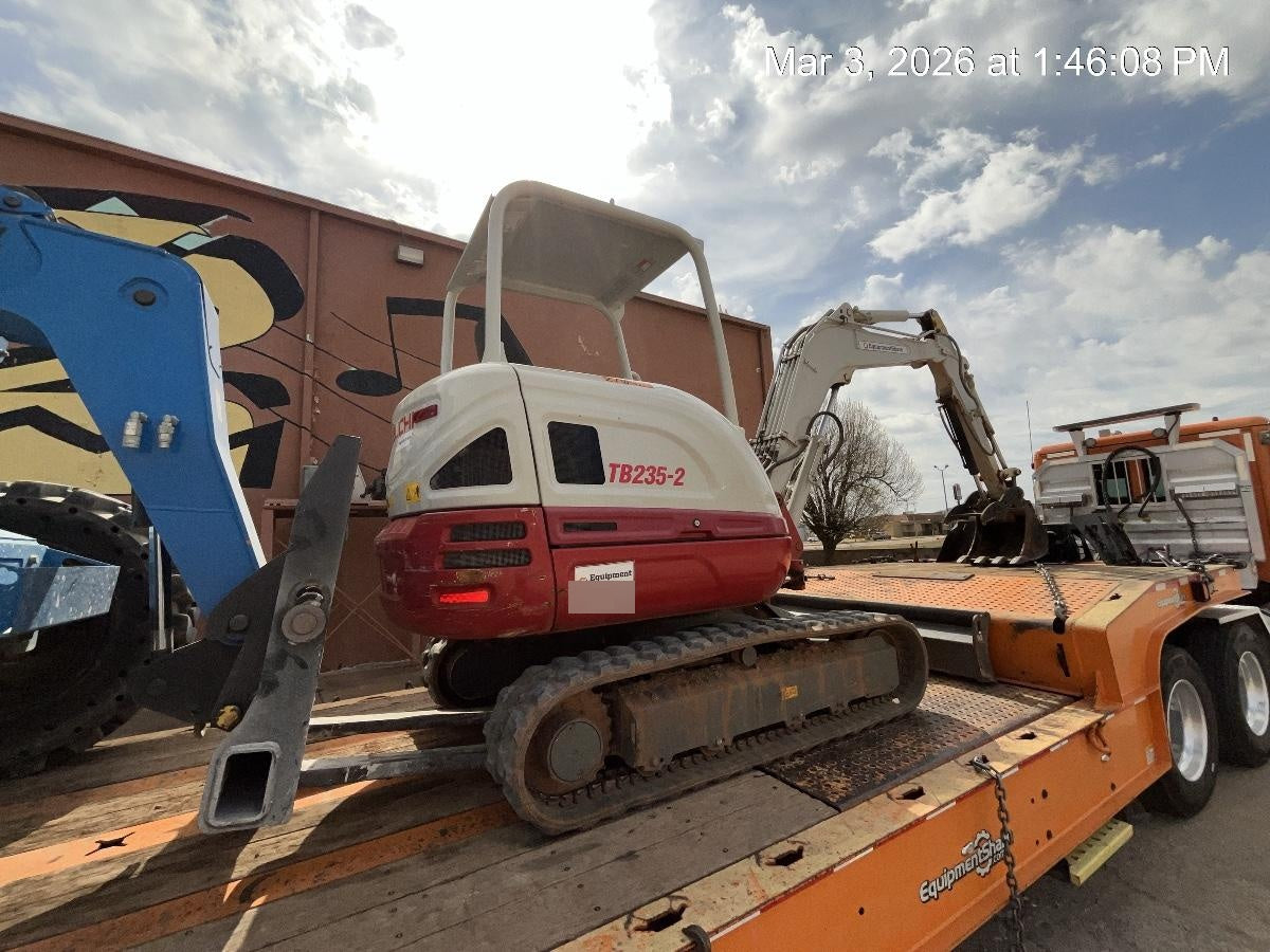 2022 TAKEUCHI TB235-2R