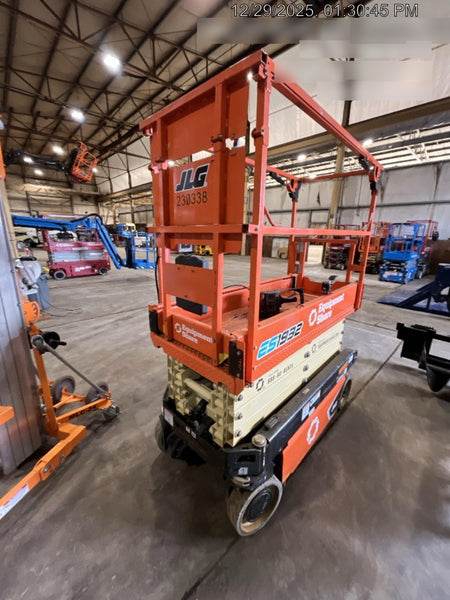 2022 JLG ES1932