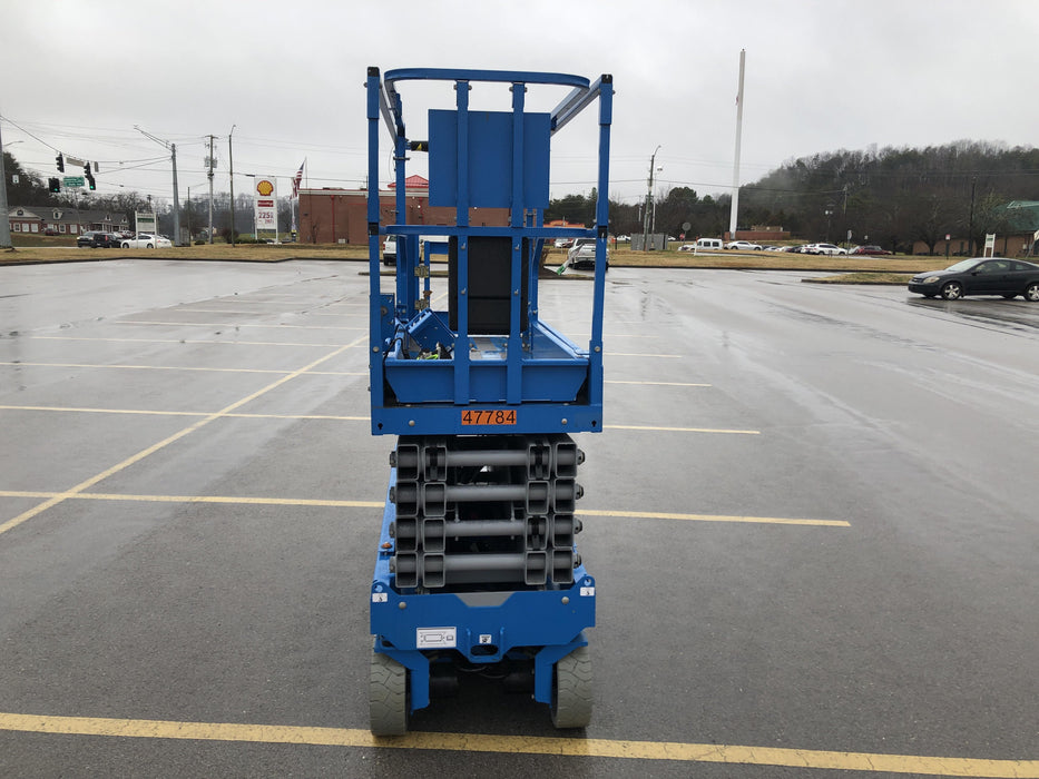 2019 Genie GS-3232 Folding rails with half height swing gate