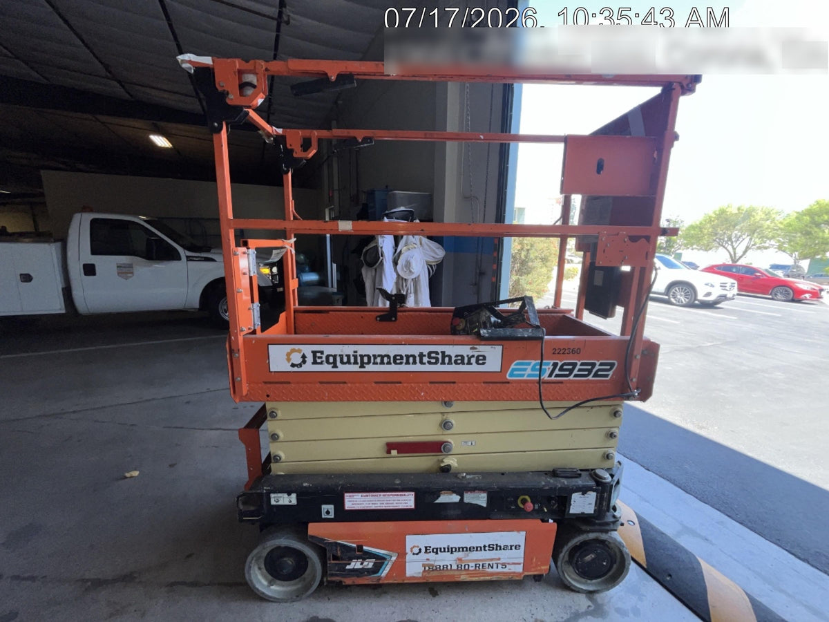 2022 JLG ES1932