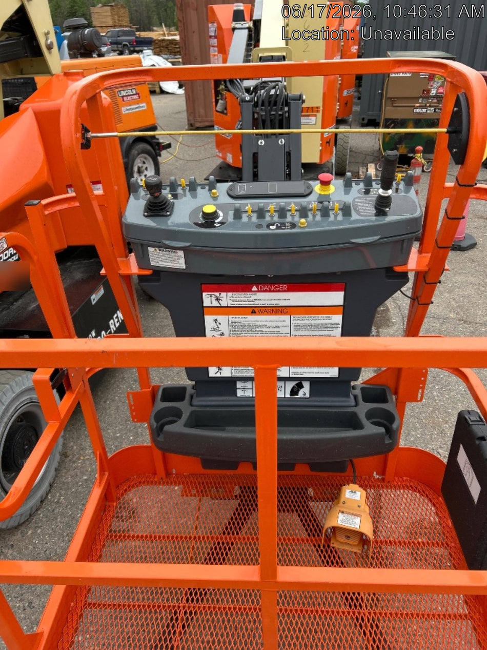 2025 JLG E300AJP