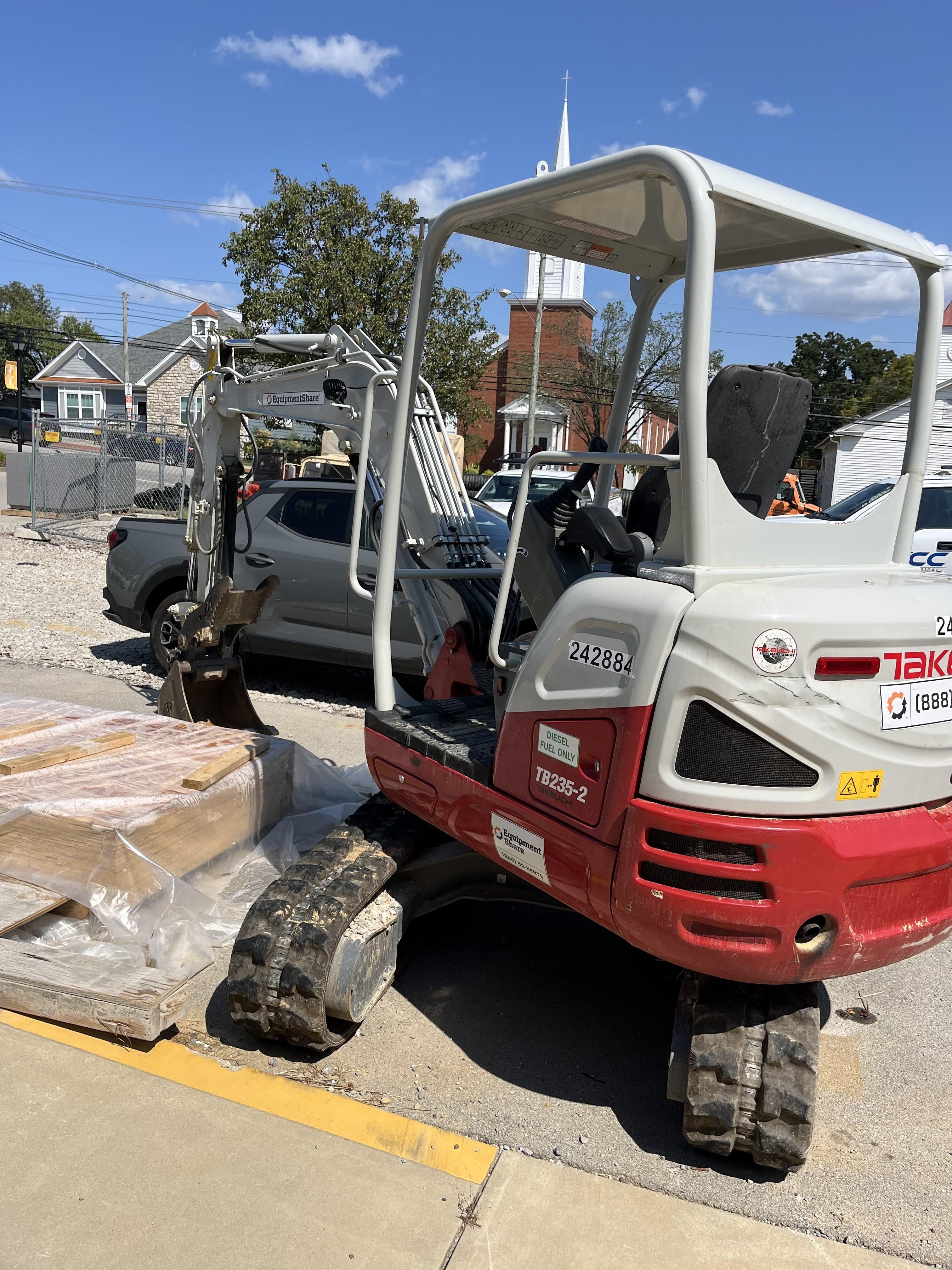 2022 TAKEUCHI TB235-2R