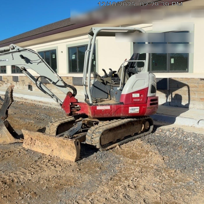 2021 TAKEUCHI TB235-2R