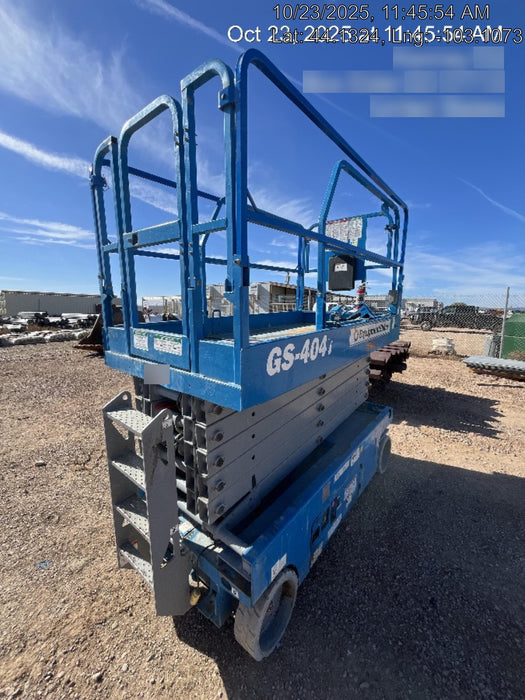 2019 Genie GS-4047 Folding rails with half height swing gate, 800W Inverter