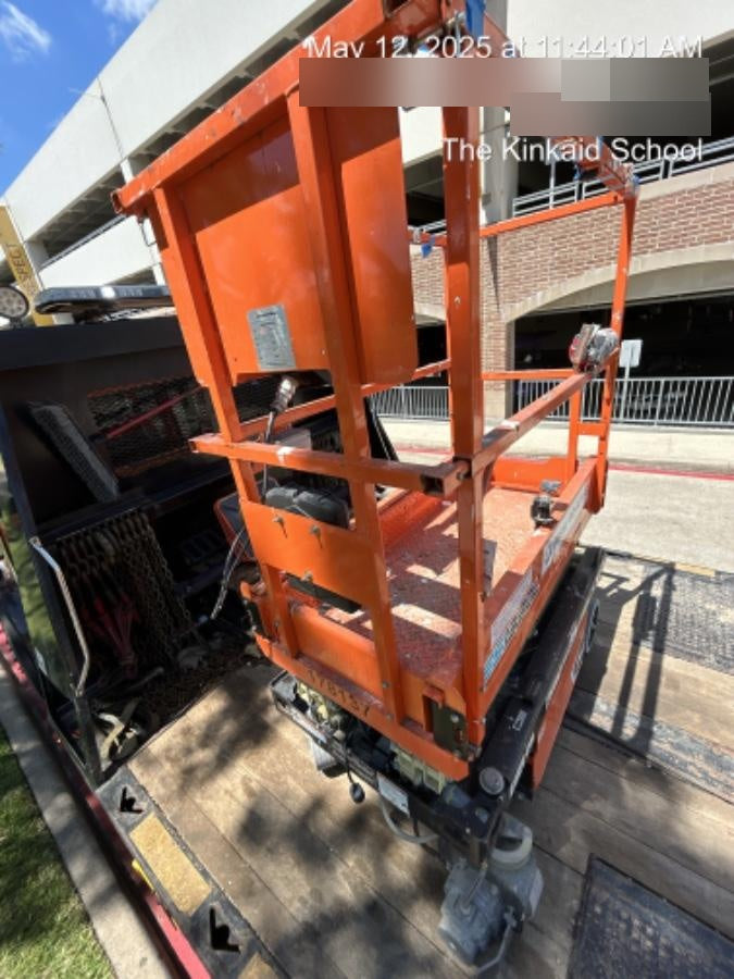 2021 JLG ES1330L