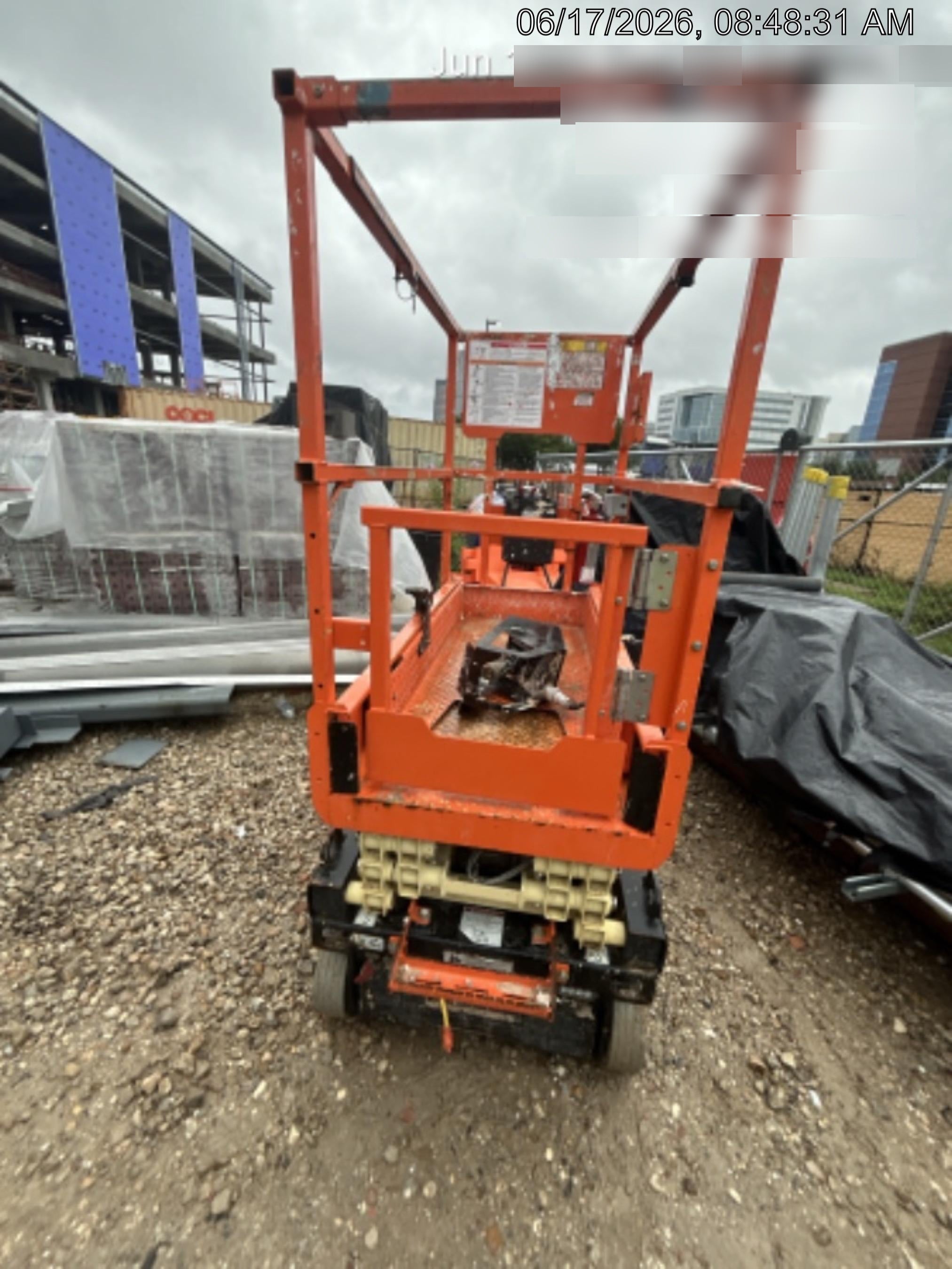 2021 JLG ES1330L
