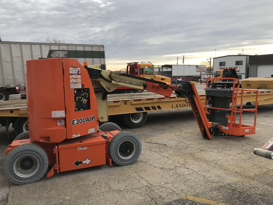 2018 JLG E300AJP