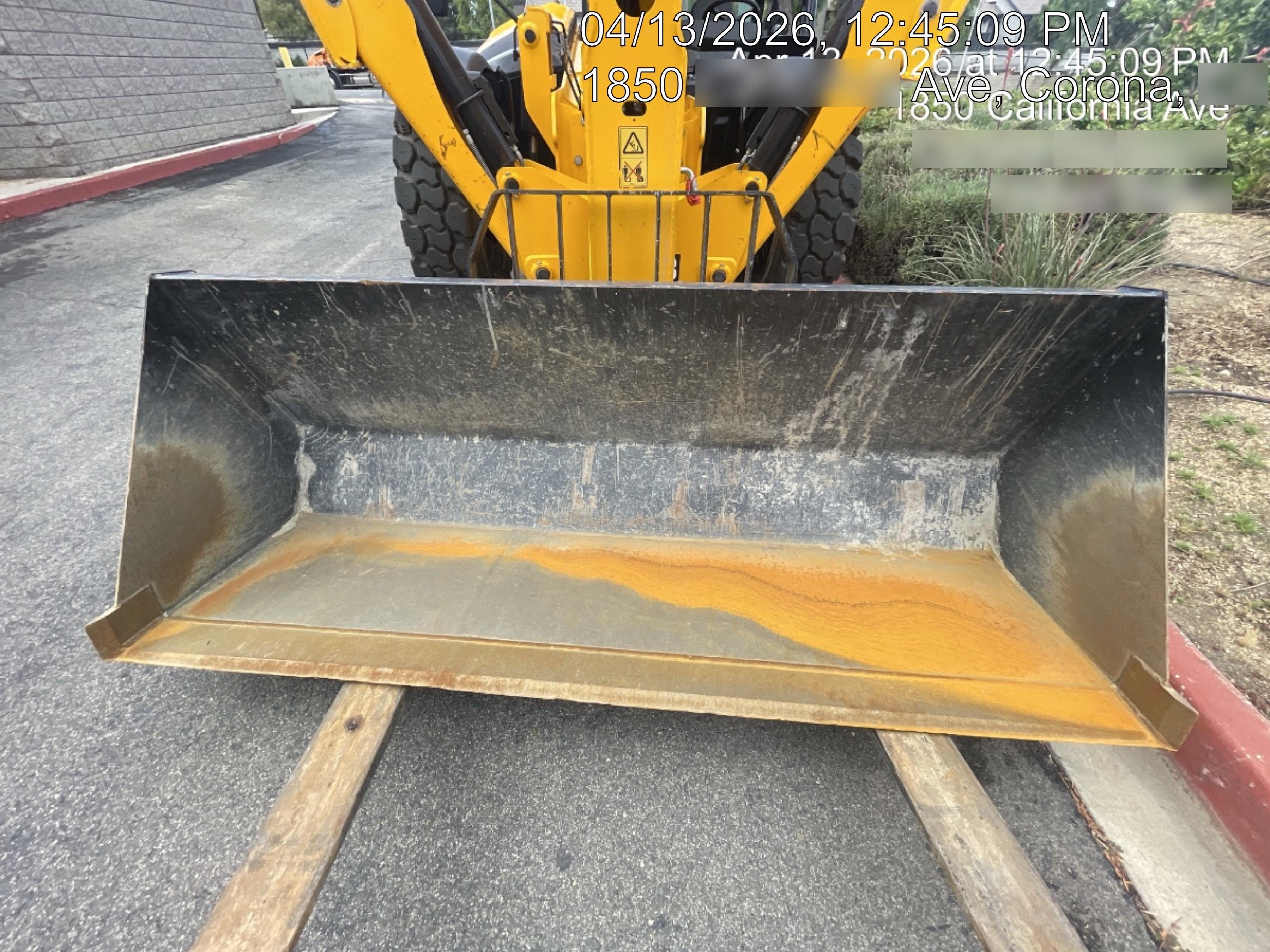 2025 JLG 1001100823