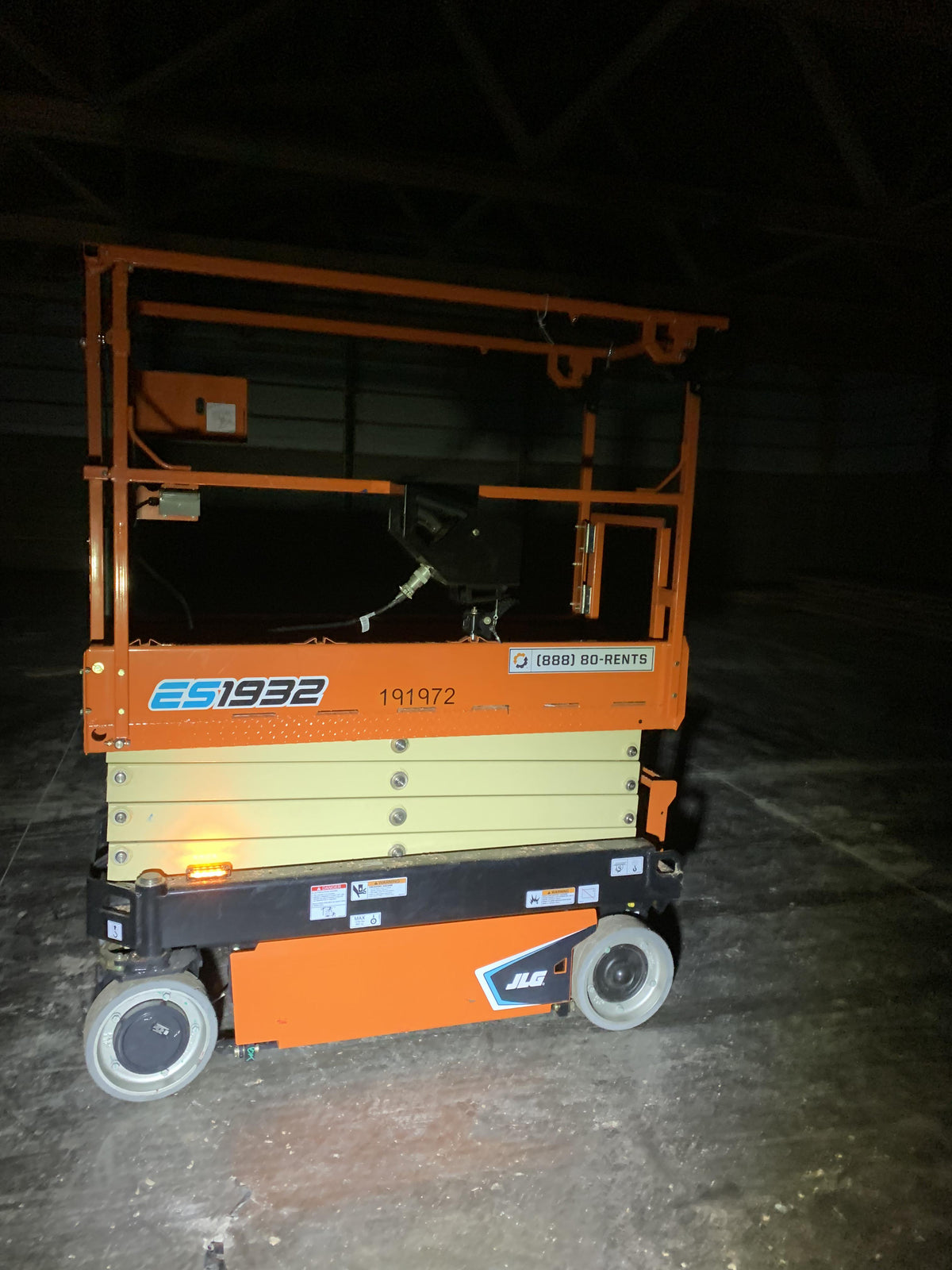 2021 JLG ES1932
