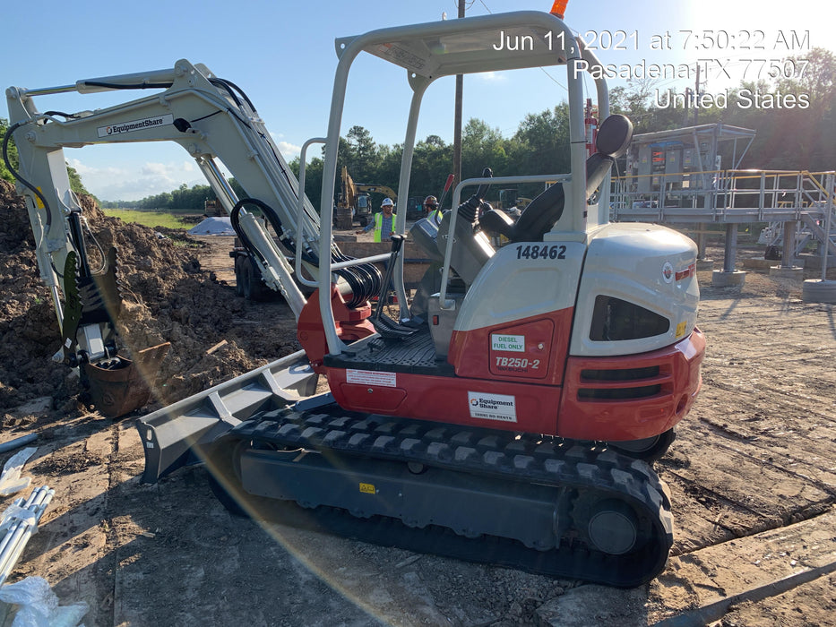 2021 TAKEUCHI TB250-2