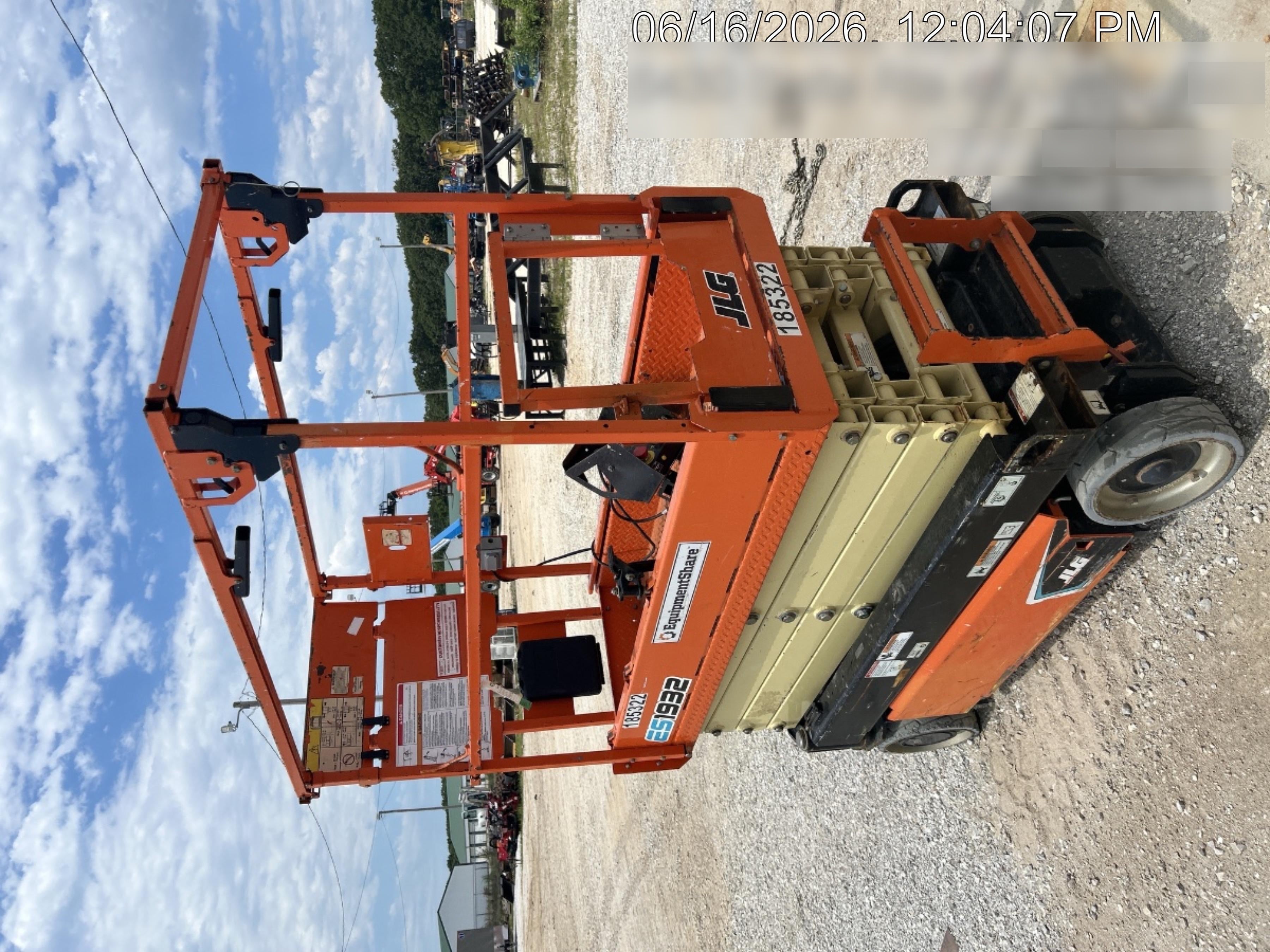 2021 JLG ES1932