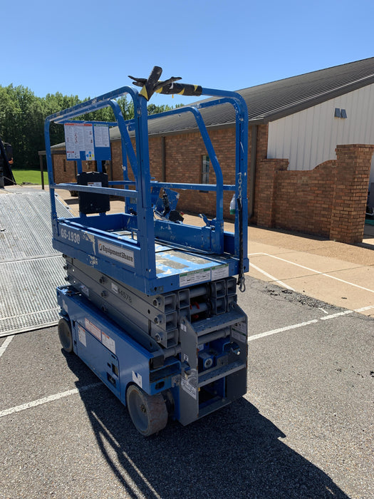 2019 Genie GS-1930 Fixed rails with chain Entry