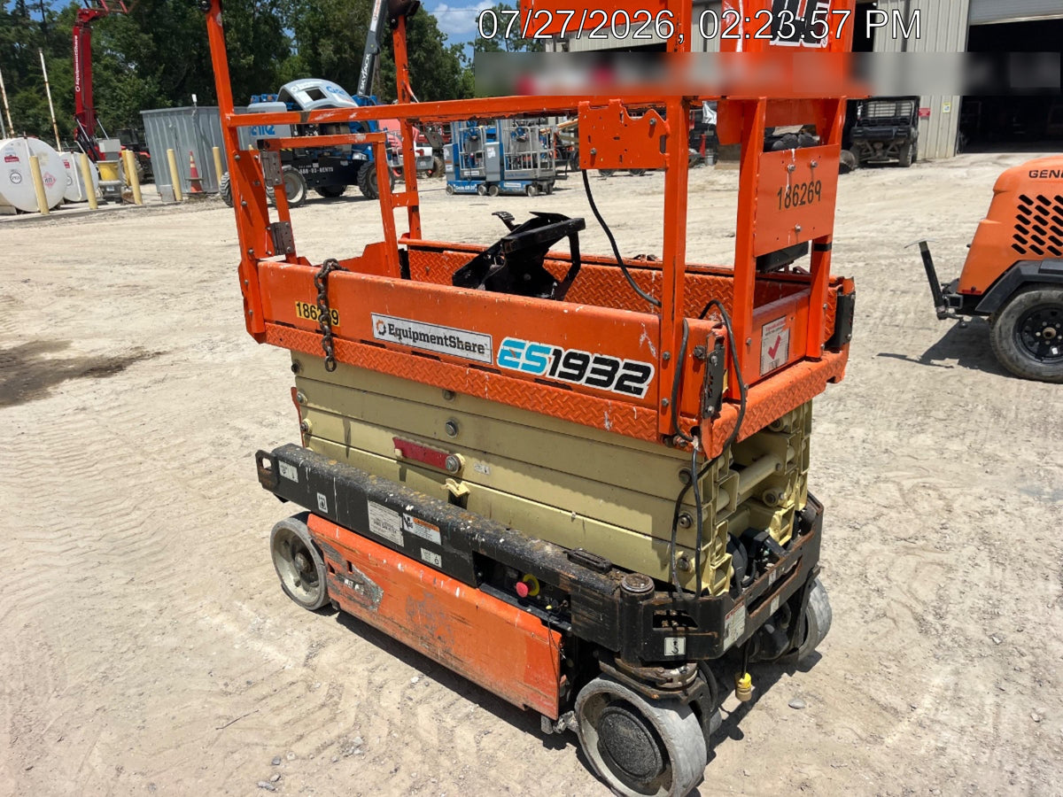 2021 JLG ES1932