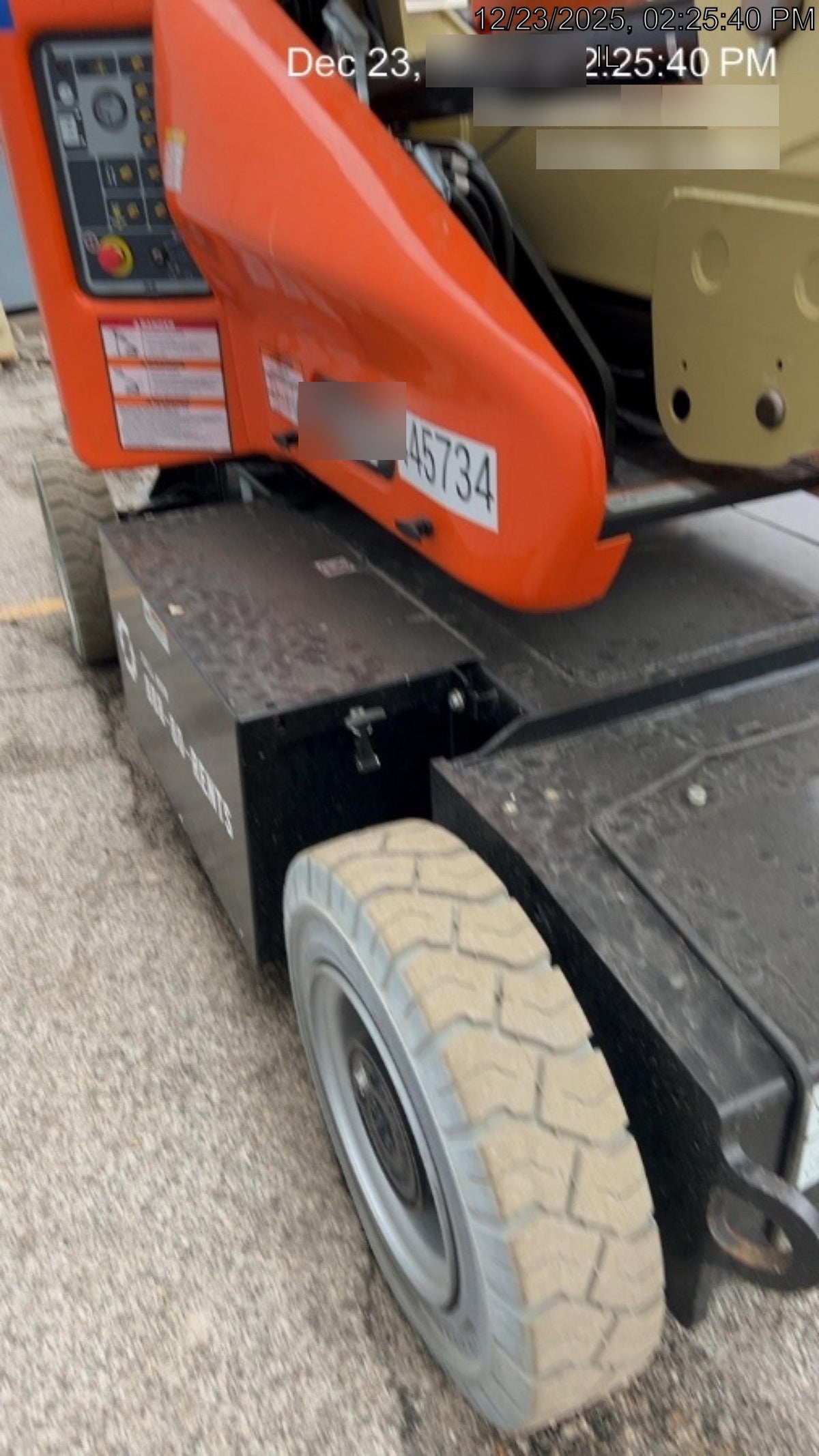 2024 JLG E400AJP Narrow