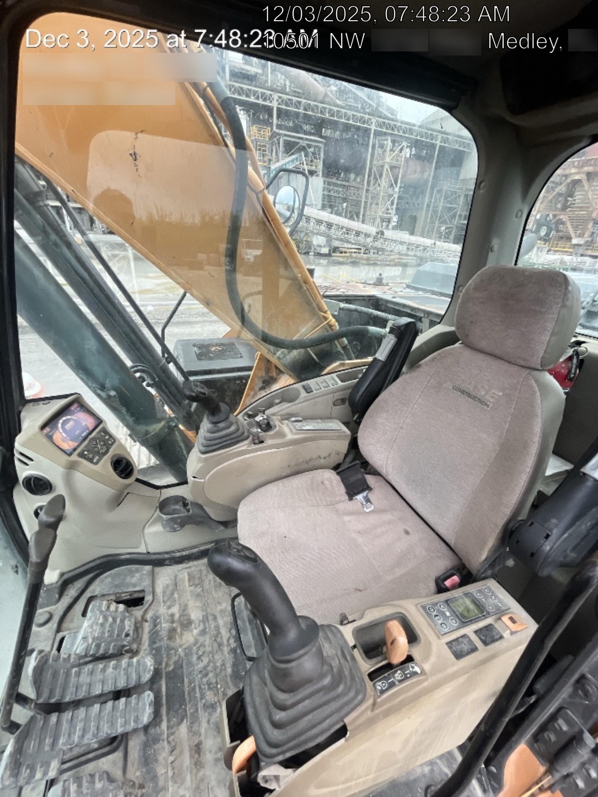 2015 Case CX210C CAB A/C, 9'-8" ARM, STEEL TRACKS, AUX HYD, THUMB