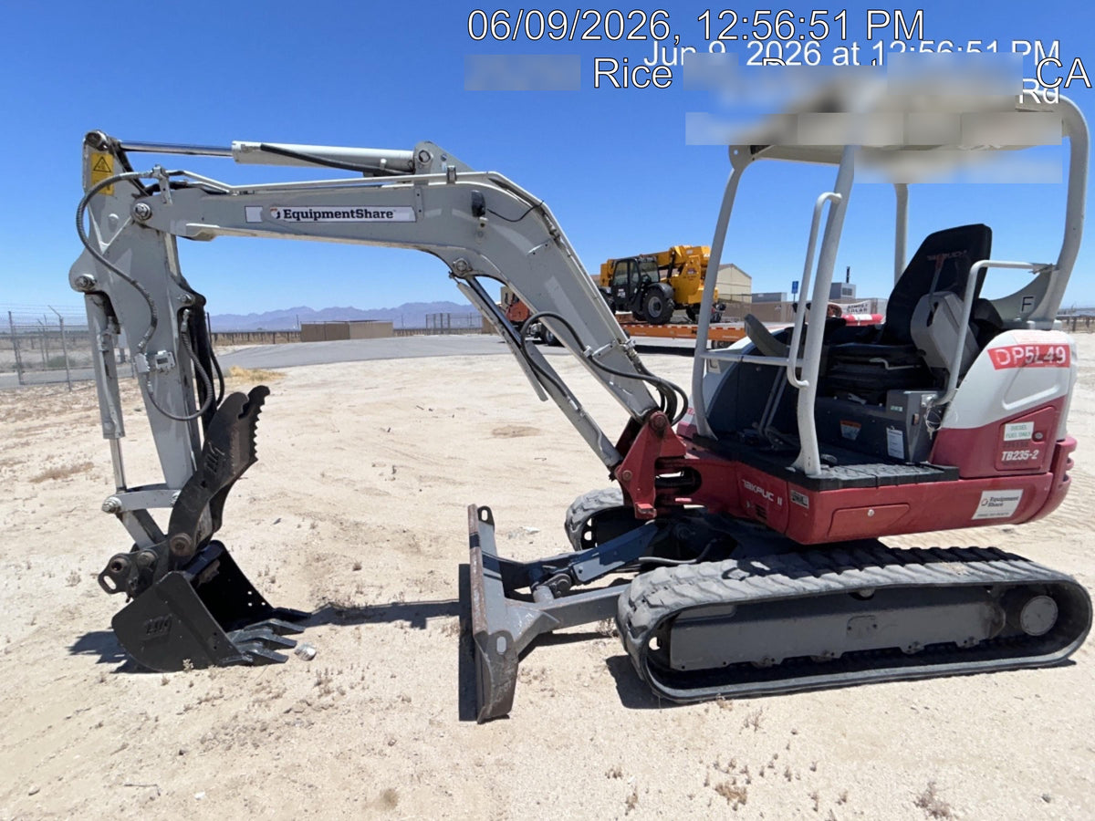 2022 TAKEUCHI TB235-2R