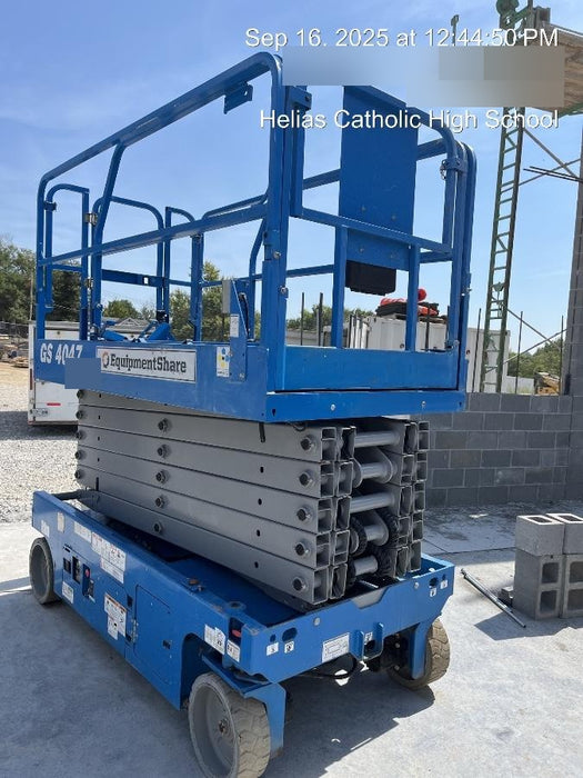 2019 Genie GS-4047 Folding rails with half height swing gate