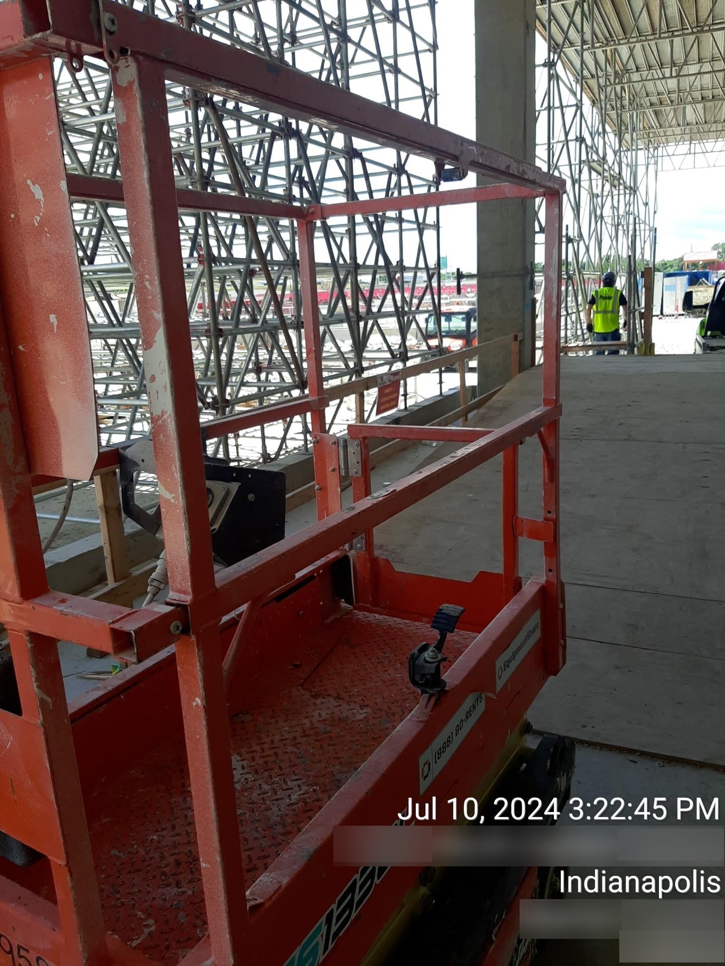 2021 JLG ES1330L