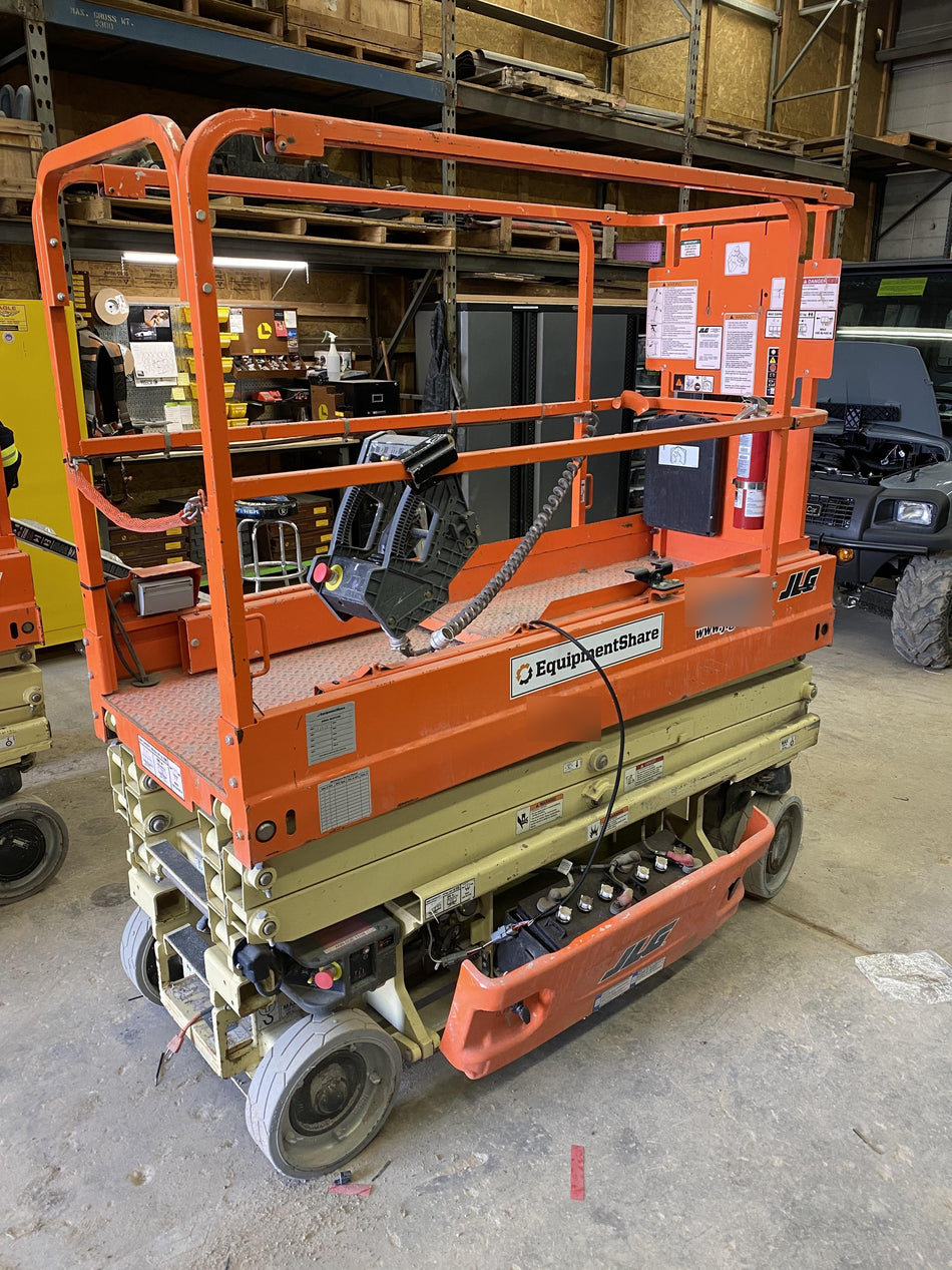 2016 JLG 1930ES Standard Options