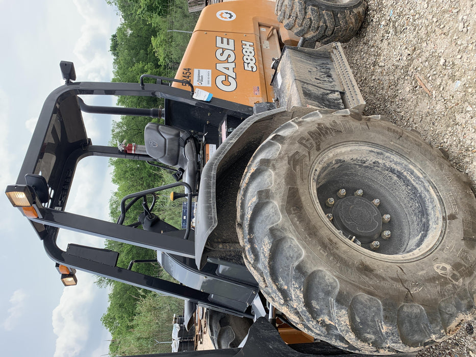 2018 CASE 588H