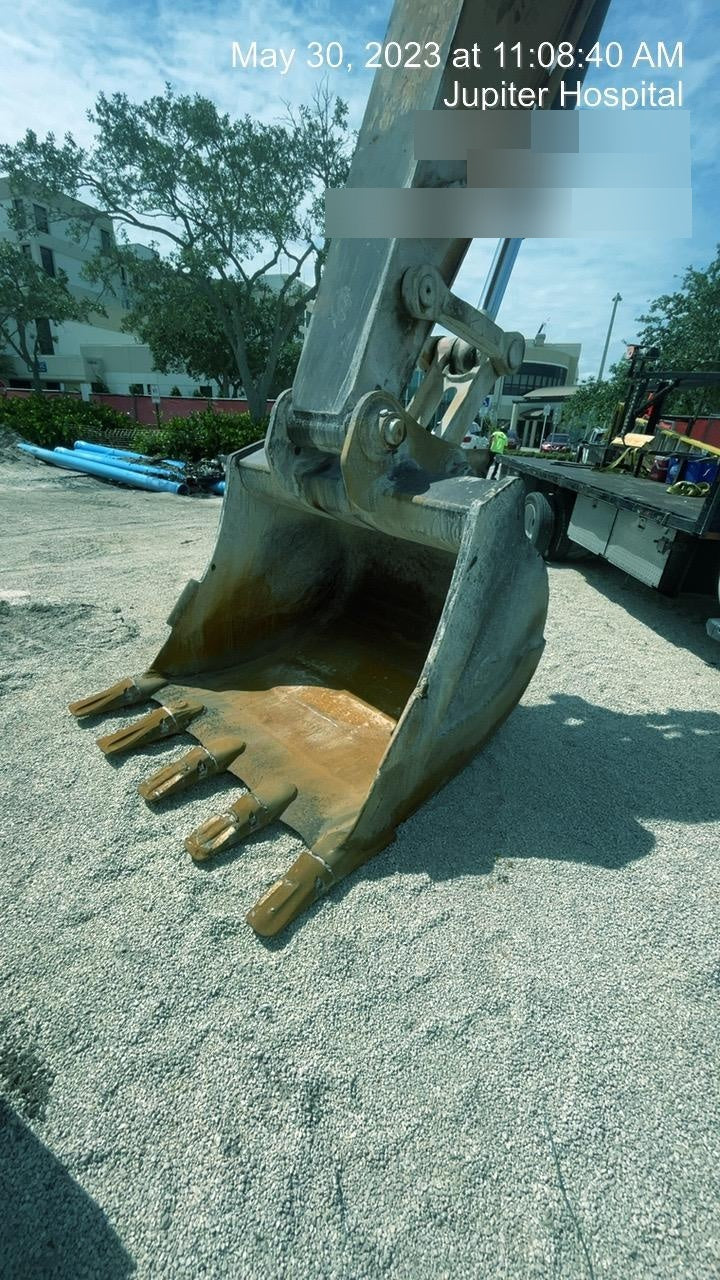 2017 CASE 36" Bucket - Case