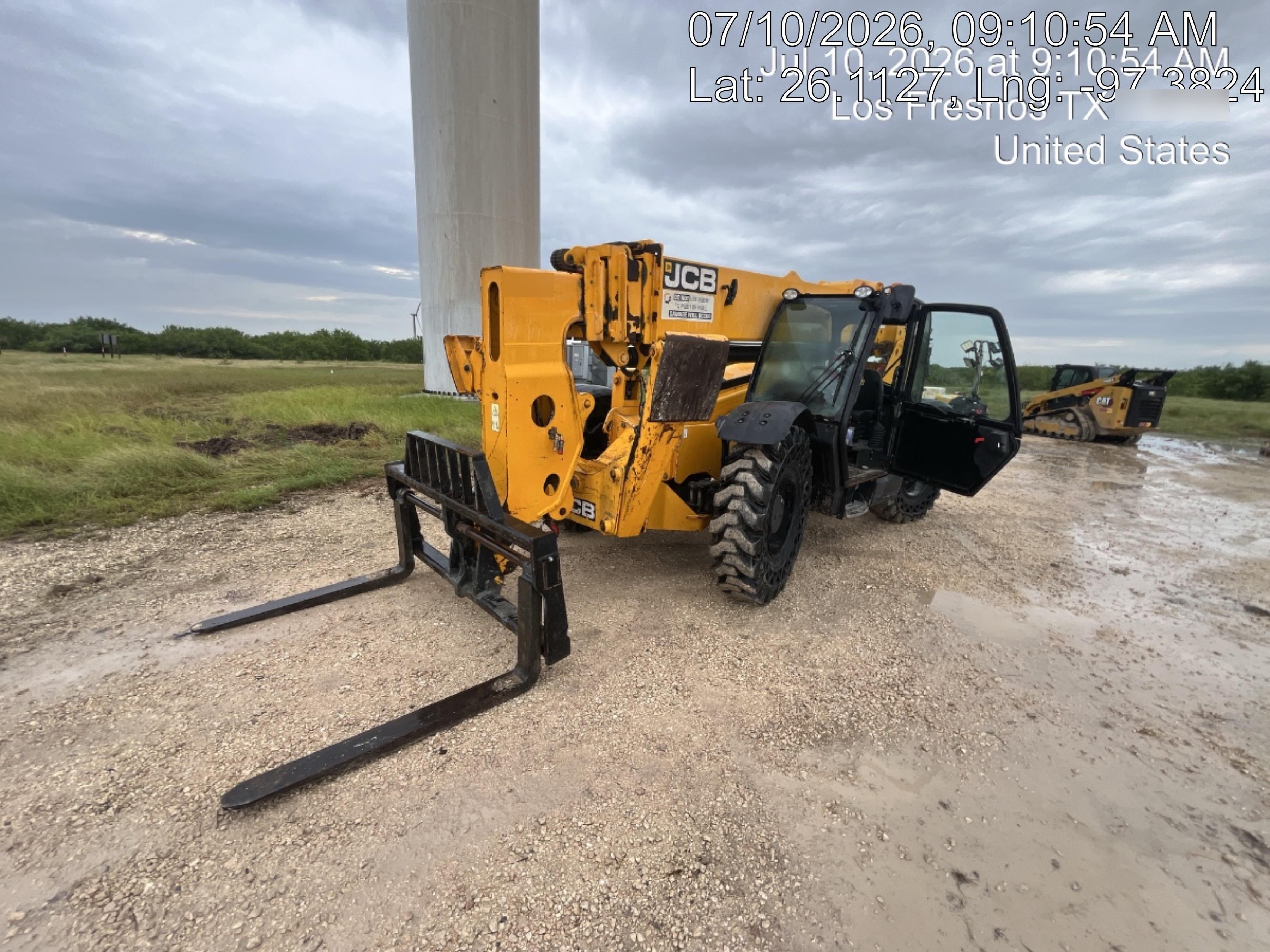 2019 JCB 512-56 109 HP w/CAB/HVAC, Beacon, Aux Hydraulics, Worklights, Solid Tires, 60" Carriage/Forks