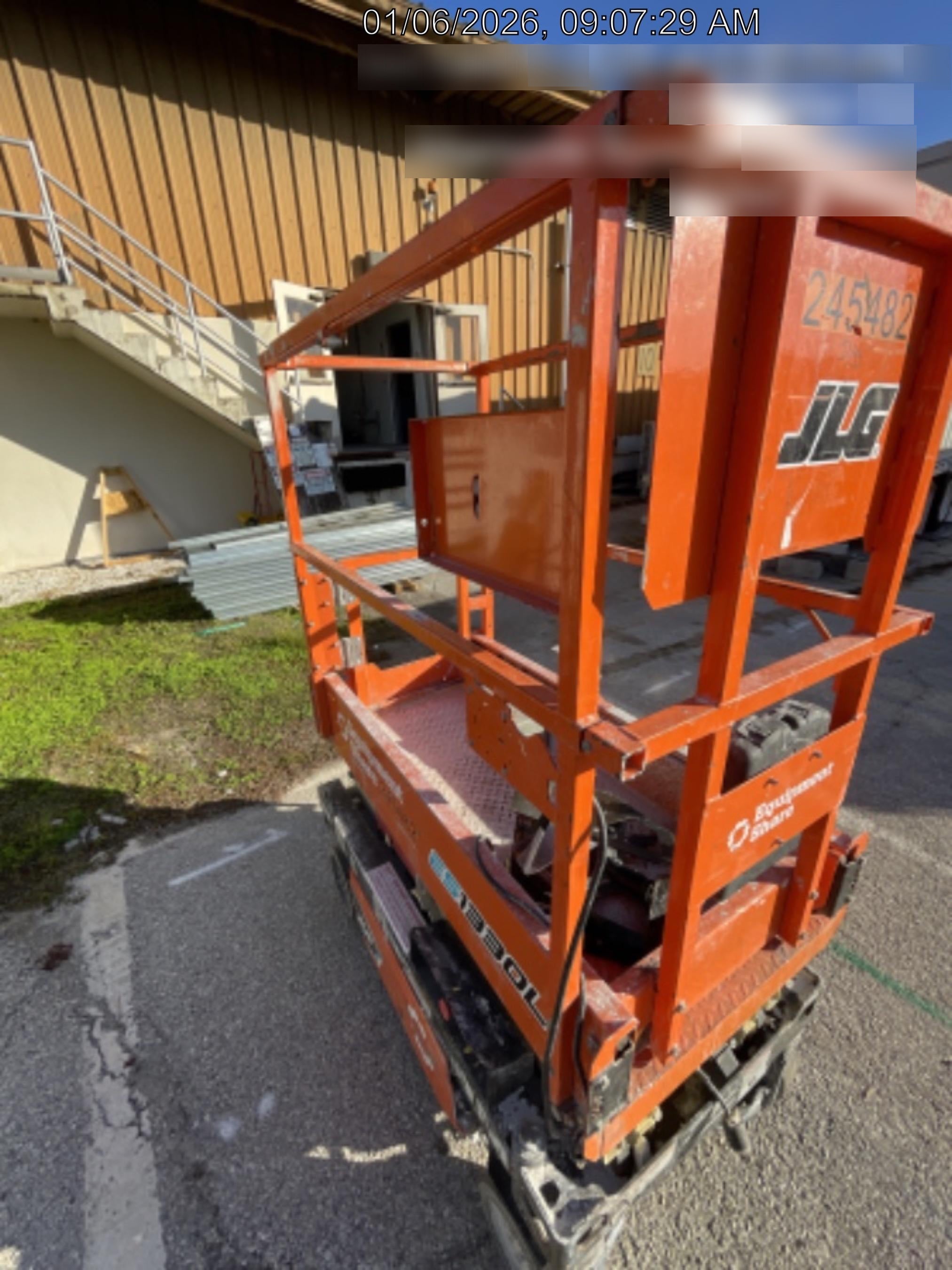 2022 JLG ES1330L