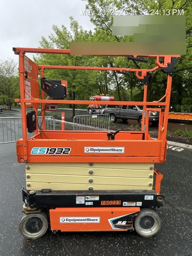 2021 JLG ES1932