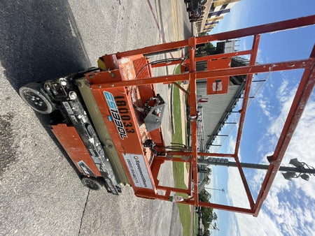 2021 JLG ES1330L