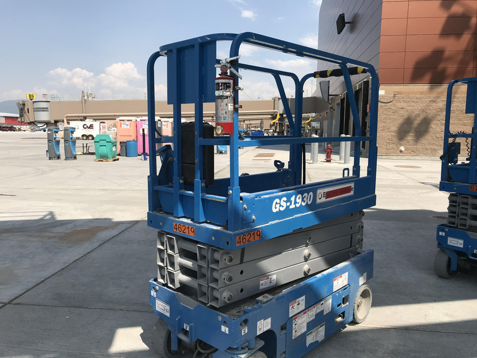 2019 Genie GS-1930 Fixed rails with chain Entry