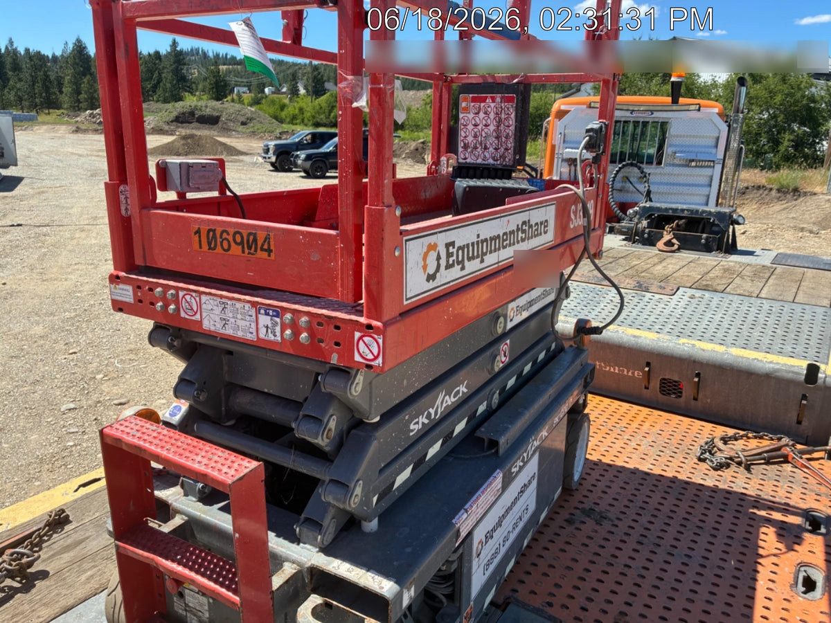 2020 Skyjack SJIII-3219 Solid NM Tires, Half height spring hinged entry gate, Dual Beacons, 800W Inverter