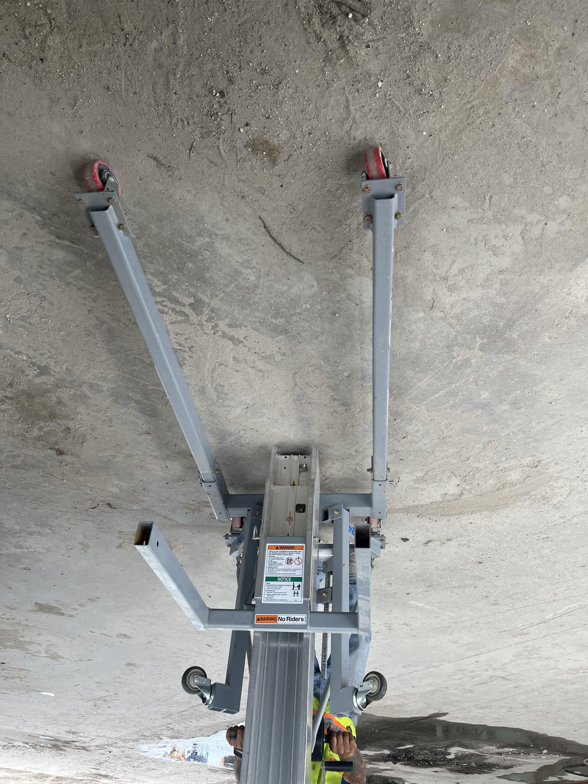 2023 GENIE SLC-24