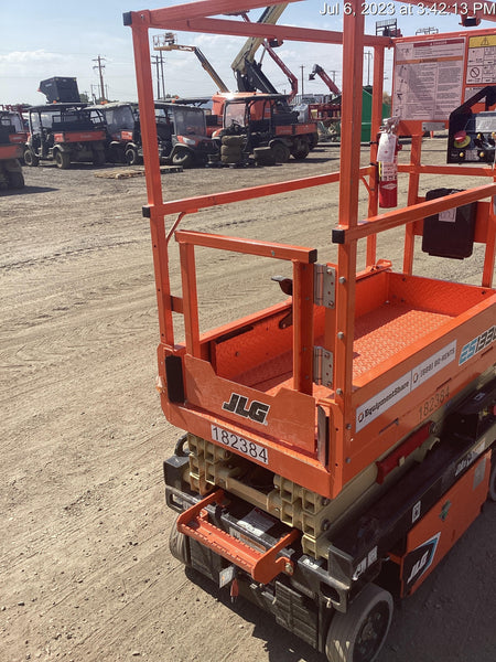 2021 JLG ES1330L