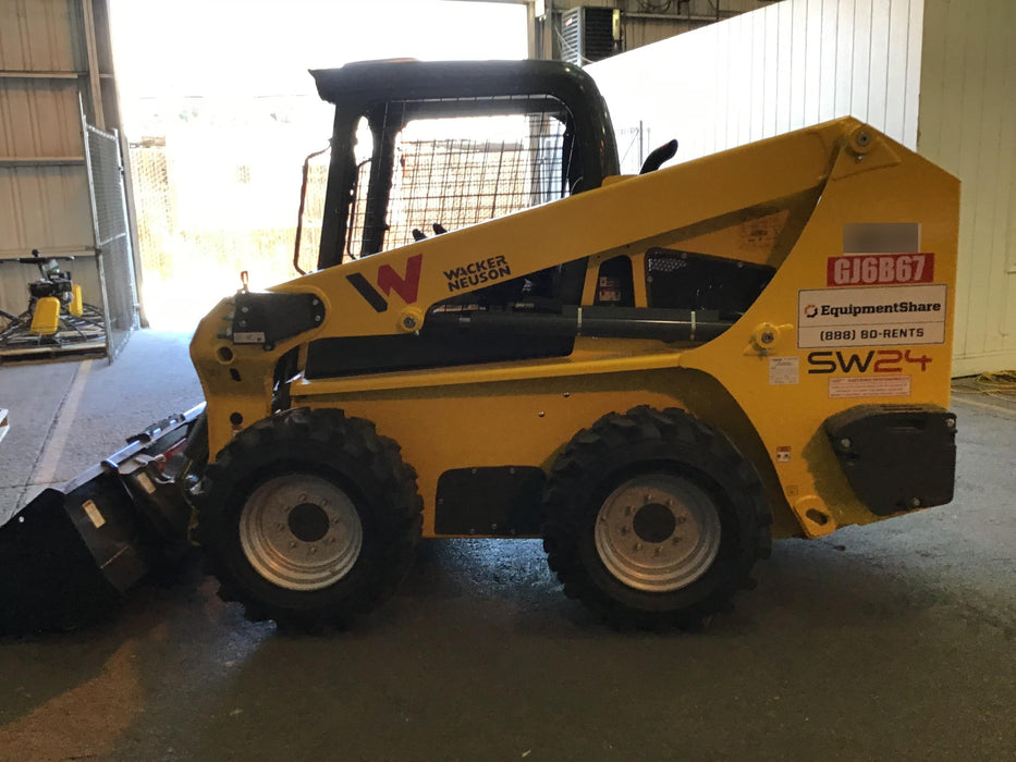 Wacker Neuson SW24 Canopy	Smooth Bucket