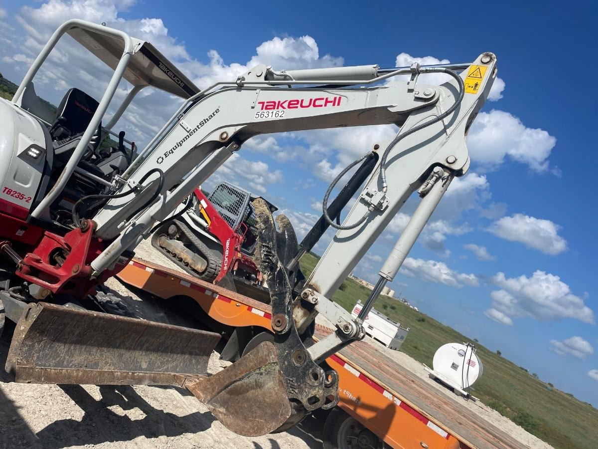 2025 TAKEUCHI TB235-2R