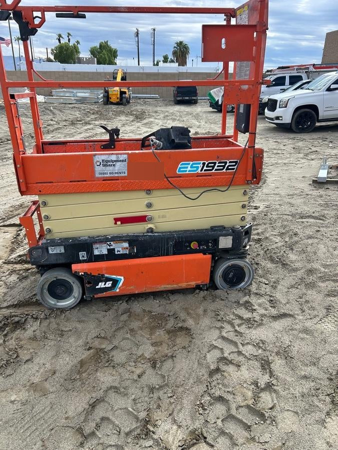 2021 JLG ES1932