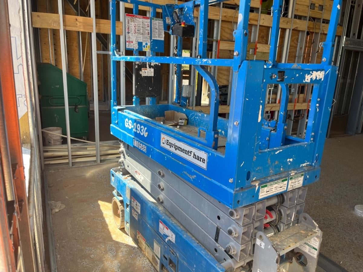 2020 Genie GS-1930 Solid Non Marking Tires, Beacon, Folding rails with half height swing gate, 800W Inverter