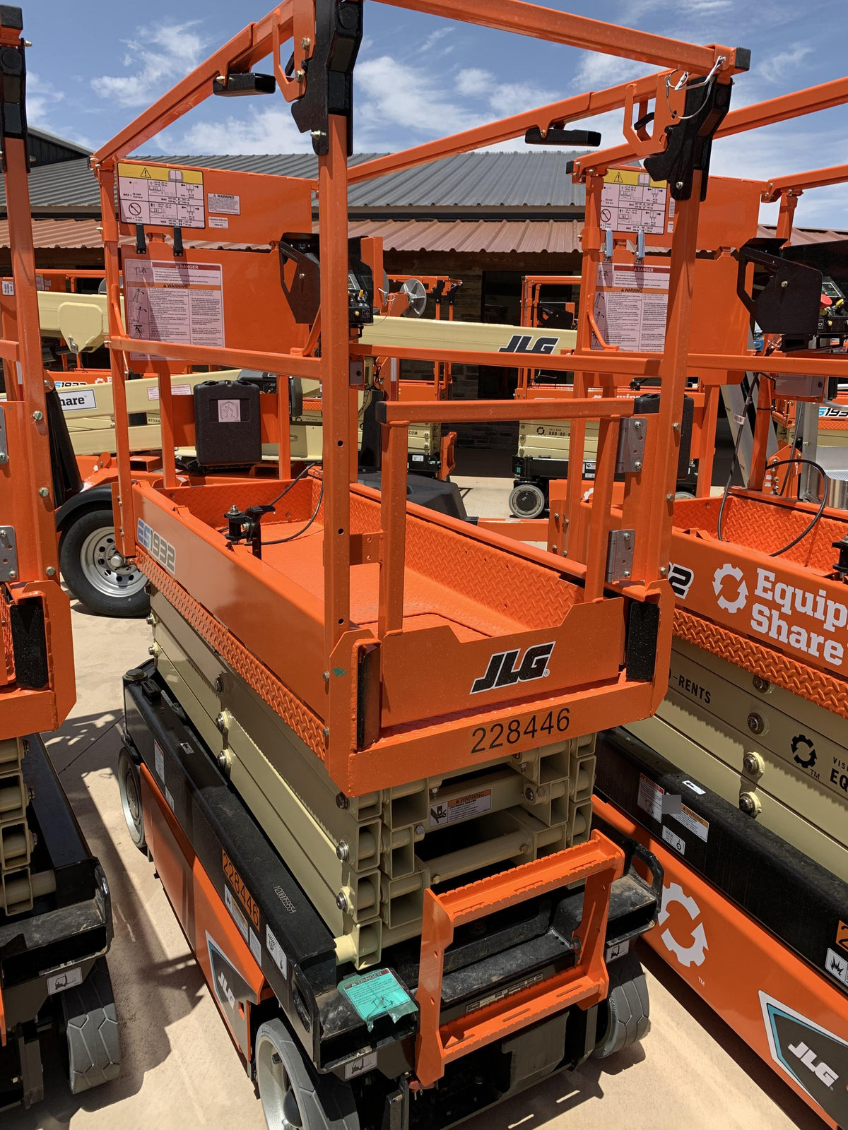 2022 JLG ES1932