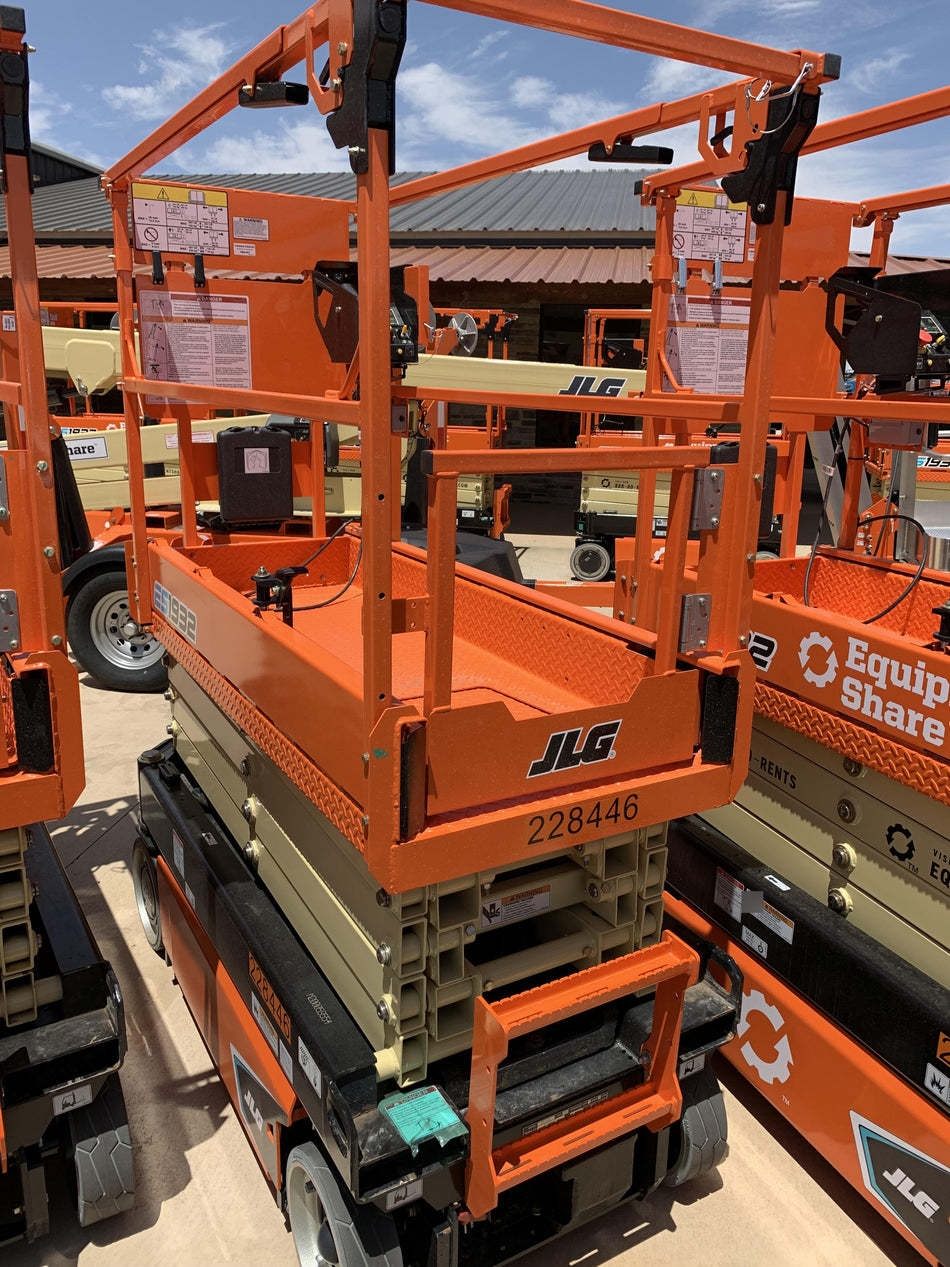 2022 JLG ES1932