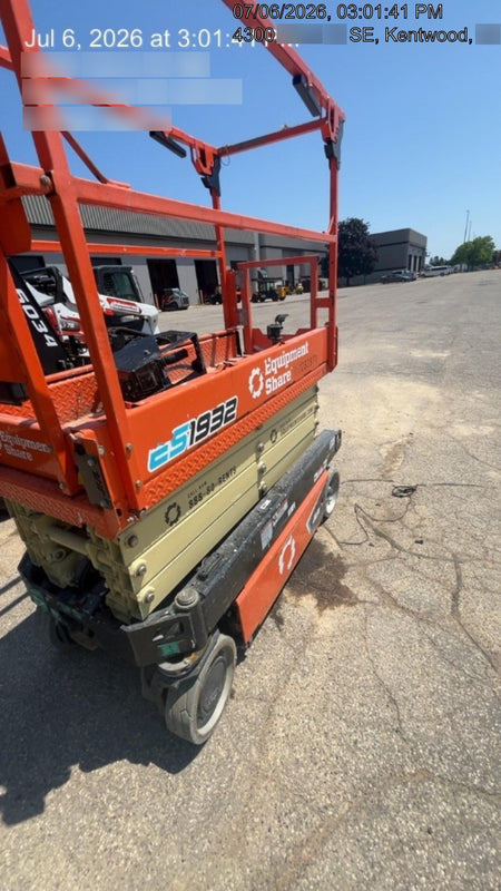 2022 JLG ES1932